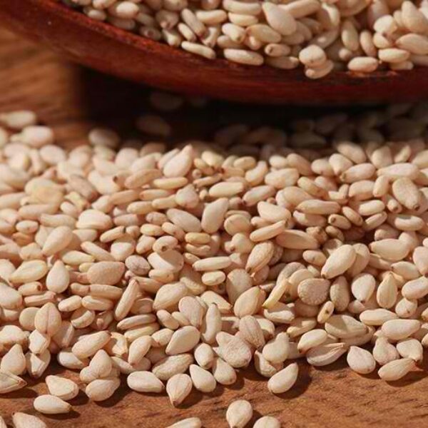 Whitish sesame seeds